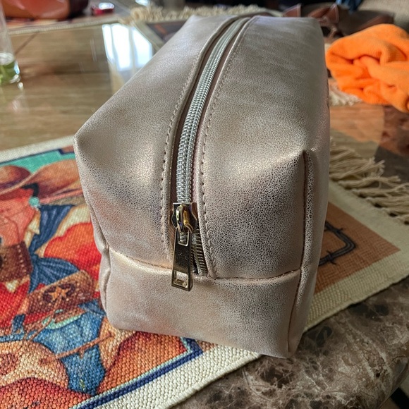Bath and Body Works Makeup Bag NWT - Picture 3 of 10